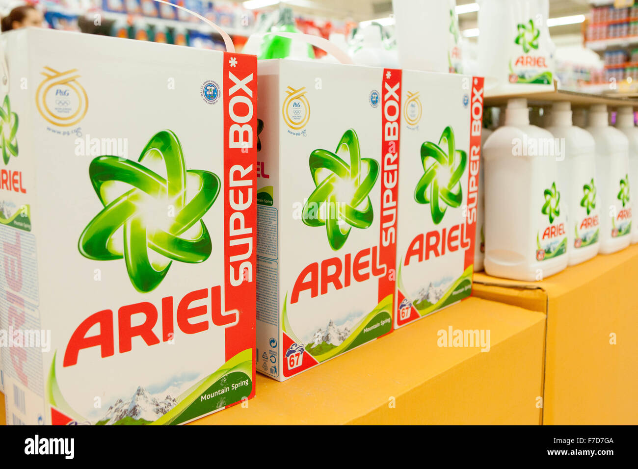 Supermarktumsätze Wasch Pulver Ariel, Tschechische Republik Stockfoto