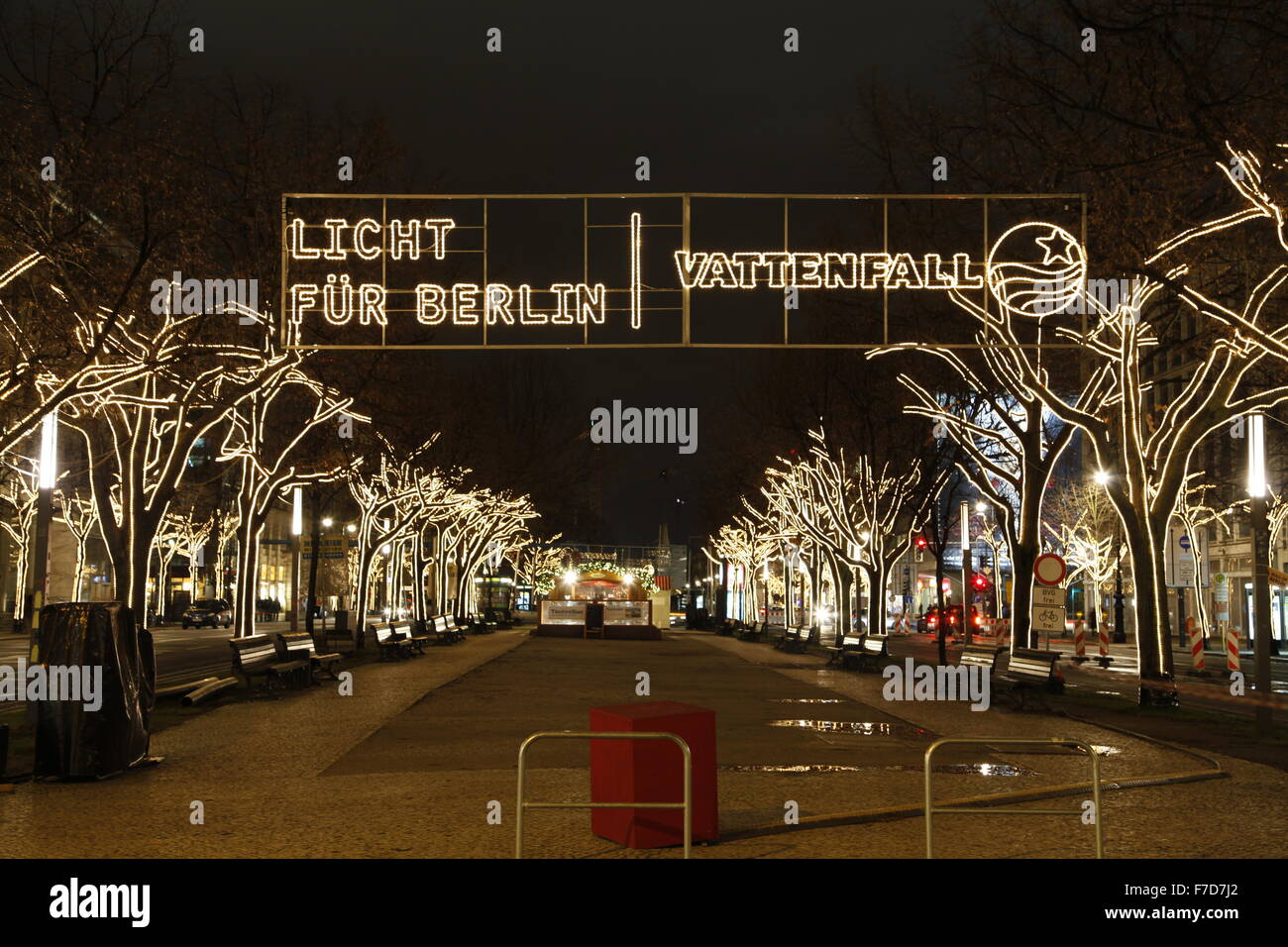 Vattenfall, die Werbung Unter Den Linden Berlin zur Weihnachtszeit Stockfoto