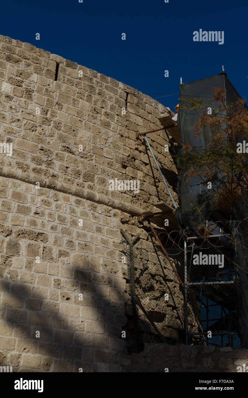 Ein Turm von Othello Turm in Famagusta, türkische Republik Nordzypern wird restauriert Stockfoto