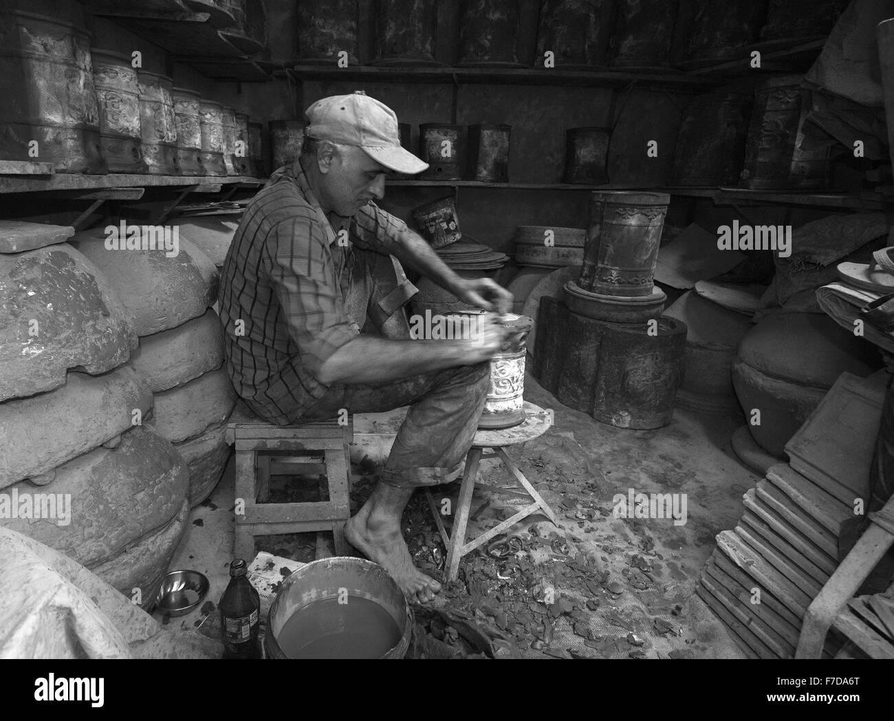 Das Bild von Potter aufgenommen in Dharavi, Mumbai. Stockfoto
