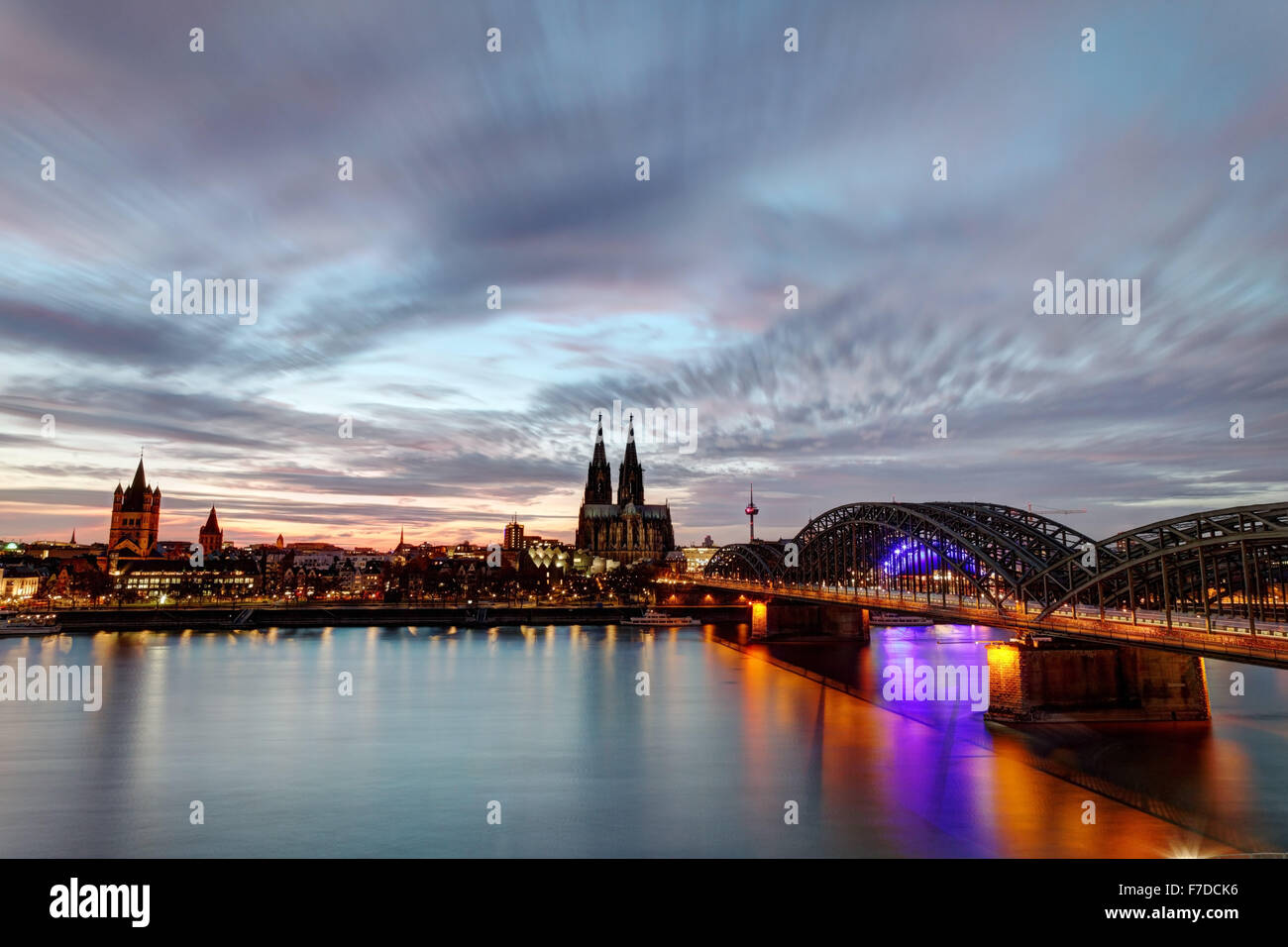 Kölner Skyline und Hohenzollernbrücke über den Rhein, Köln, Deutschland, Europa Stockfoto