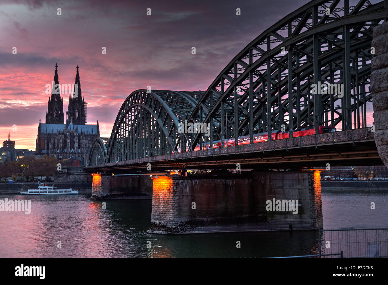 Kölner Dom und Hohenzollernbrücke, Köln, Deutschland, Europa Stockfoto