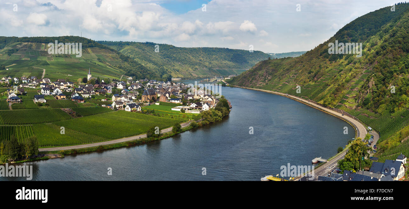 Blick auf Beilstein-Stadt von der Burg Metternich, Rheinland-Pfalz, Deutschland Stockfoto