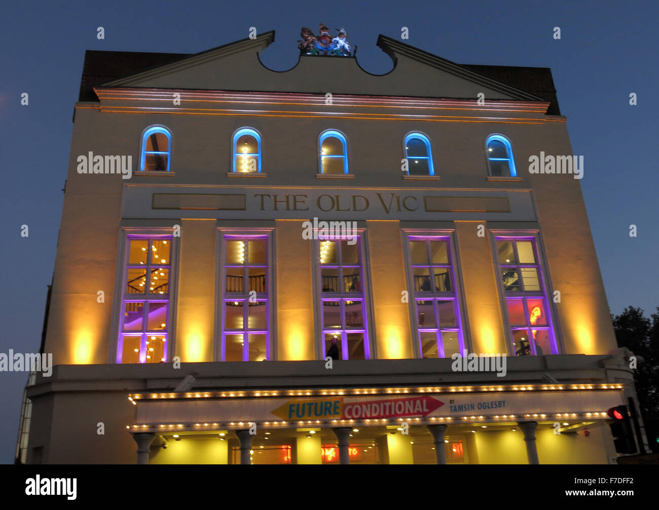 Der Old Vic Theatre in der Abenddämmerung, Waterloo Rd, Borough of Lambeth, Greater London, England, UK Stockfoto