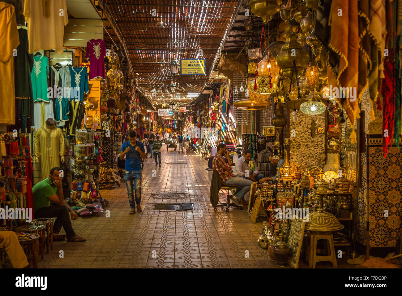 Ein typischer Freitag Atmosphäre auf den Gängen Souk in Marrakesch Medina Stockfoto