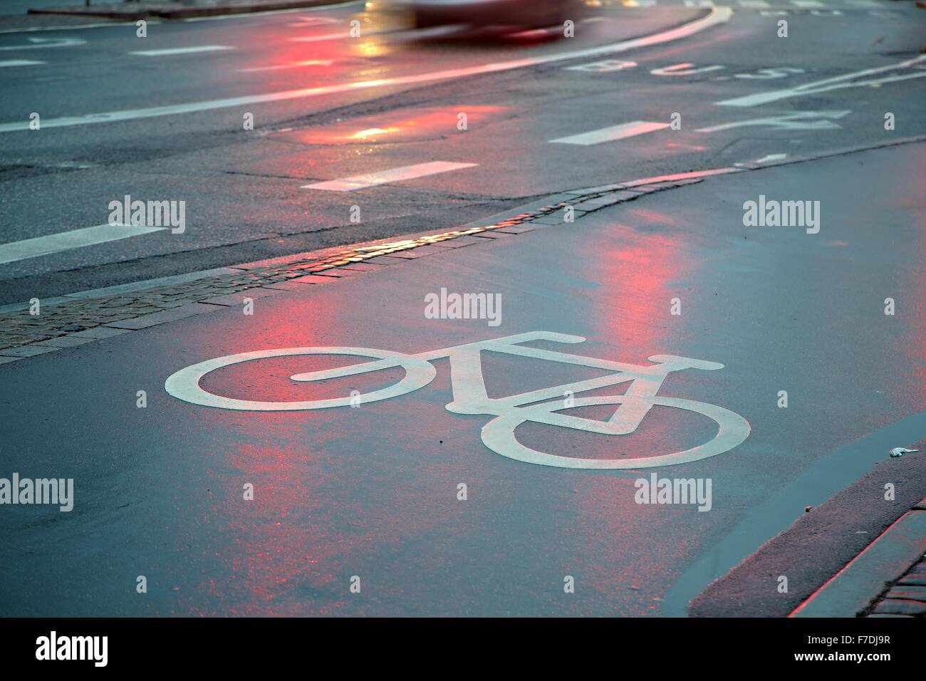 Fahrradweg im Regen Stockfoto