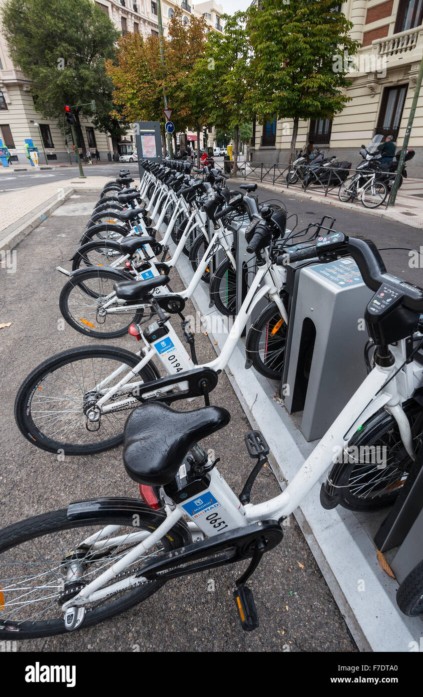 BiciMad. Madrids Elektro-Fahrrad Verleih ÖPNV Sytem. Madrid, Spanien. Stockfoto