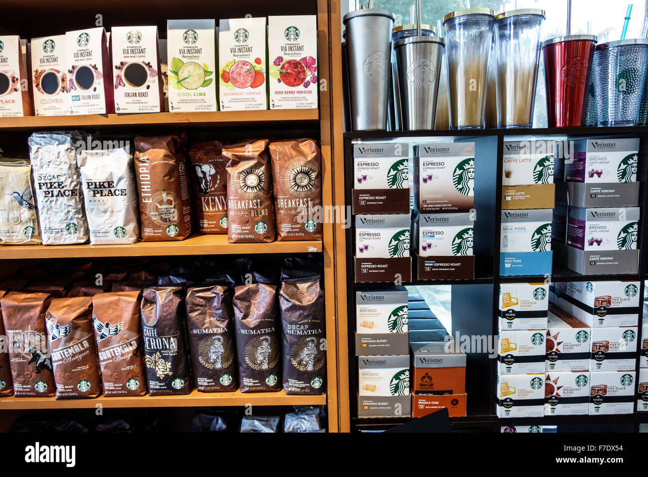 West Palm Beach Florida, Starbucks Coffee, innen, Regallegale, Boden, Verkaufsregal, FL150903008 Stockfoto