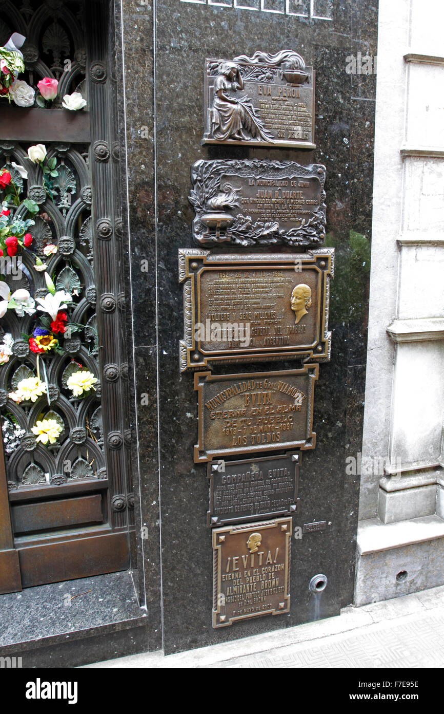 Eva Peron Plakette auf ihrem Grab, La Recoleta Mausoleum Buenos Aires Argentinien. Stockfoto