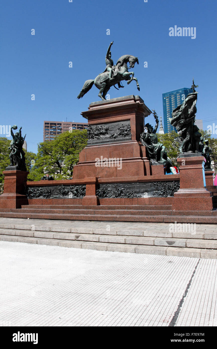 Dieses Denkmal für General José de San Martín ist die Plaza San Martín. Es wurde 1862 von Louis-Joseph Daumas geschaffen. Stockfoto