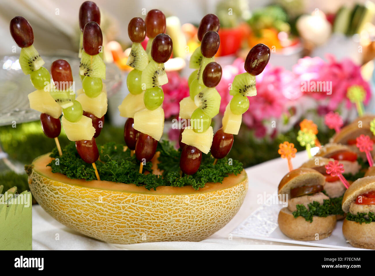 gesundes Obst-Spieß-Snacks hat dieses Bild eine Einschränkung für die Lizenzierung in Israel Stockfoto