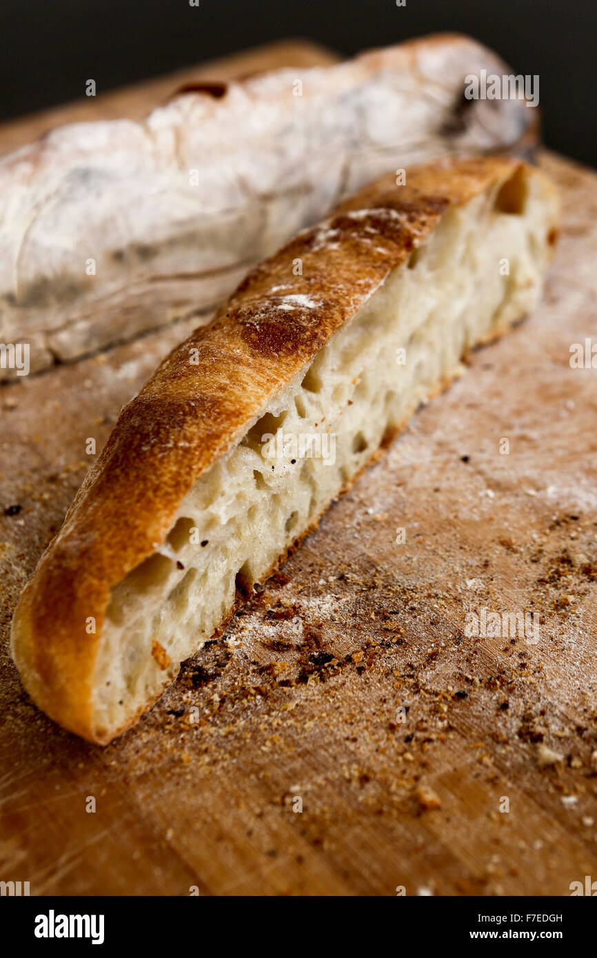 Scheiben von frisch gebackenem Brot Stockfoto