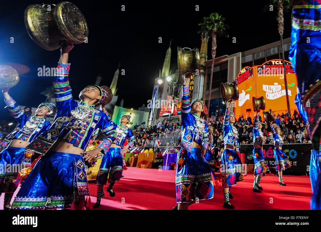 Los Angeles, USA. 29. November 2015. Studenten Guangxi University of Finance and Economics of China durchführen während der 84. Hollywood Christmas Parade in Los Angeles, USA, 29. November 2015. Bildnachweis: Zhang Chaoqun/Xinhua/Alamy Live-Nachrichten Stockfoto