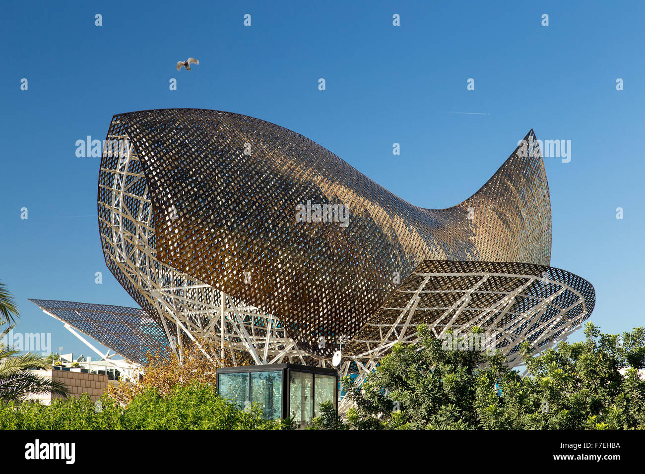 Wal Skulptur in Barcelona bei den Olympischen Hafen - Symbolische öffnen Wire Frame. Stockfoto