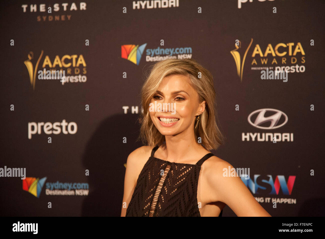 Sydney, Australien. 30. November 2015. Abby Earl ankommt auf dem roten Teppich vor dem 5. AACTA Industrie Preisabendessen. Der Australian Academy of Cinema und Television Arts Awards erkennen Bildschirm Exzellenz in Australien. Bildnachweis: model10/Alamy Live-Nachrichten Stockfoto