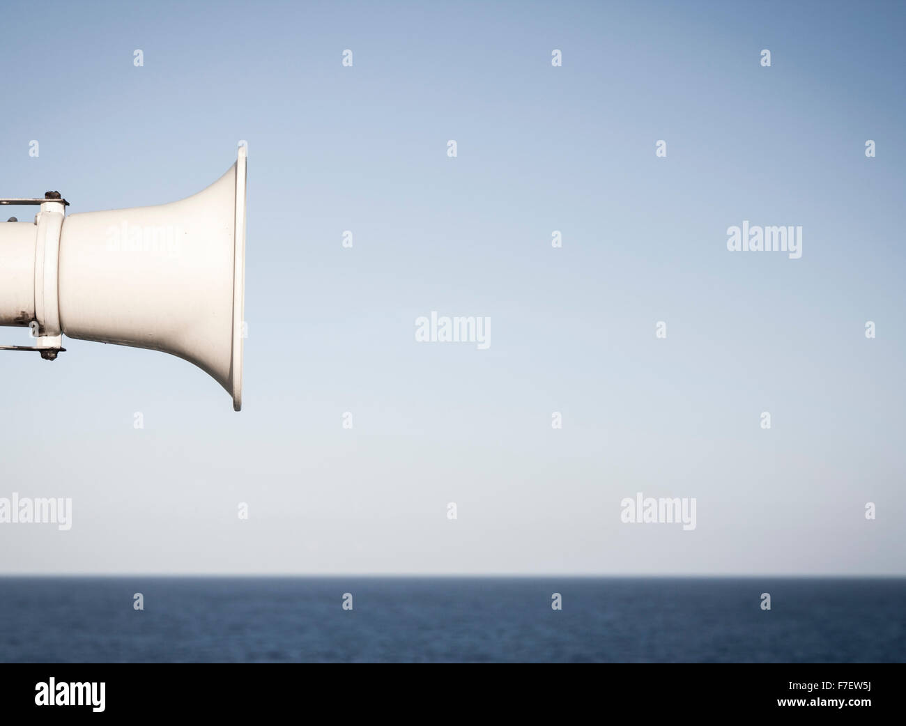 Beschallungsanlagen (PA-System)-System Lautsprecher auf Kreuzfahrtschiff Stockfoto