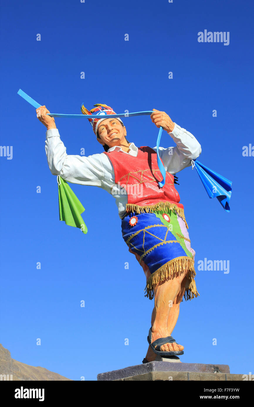 Moderne Peru Skulptur der Quechua Mann tanzen Stockfoto