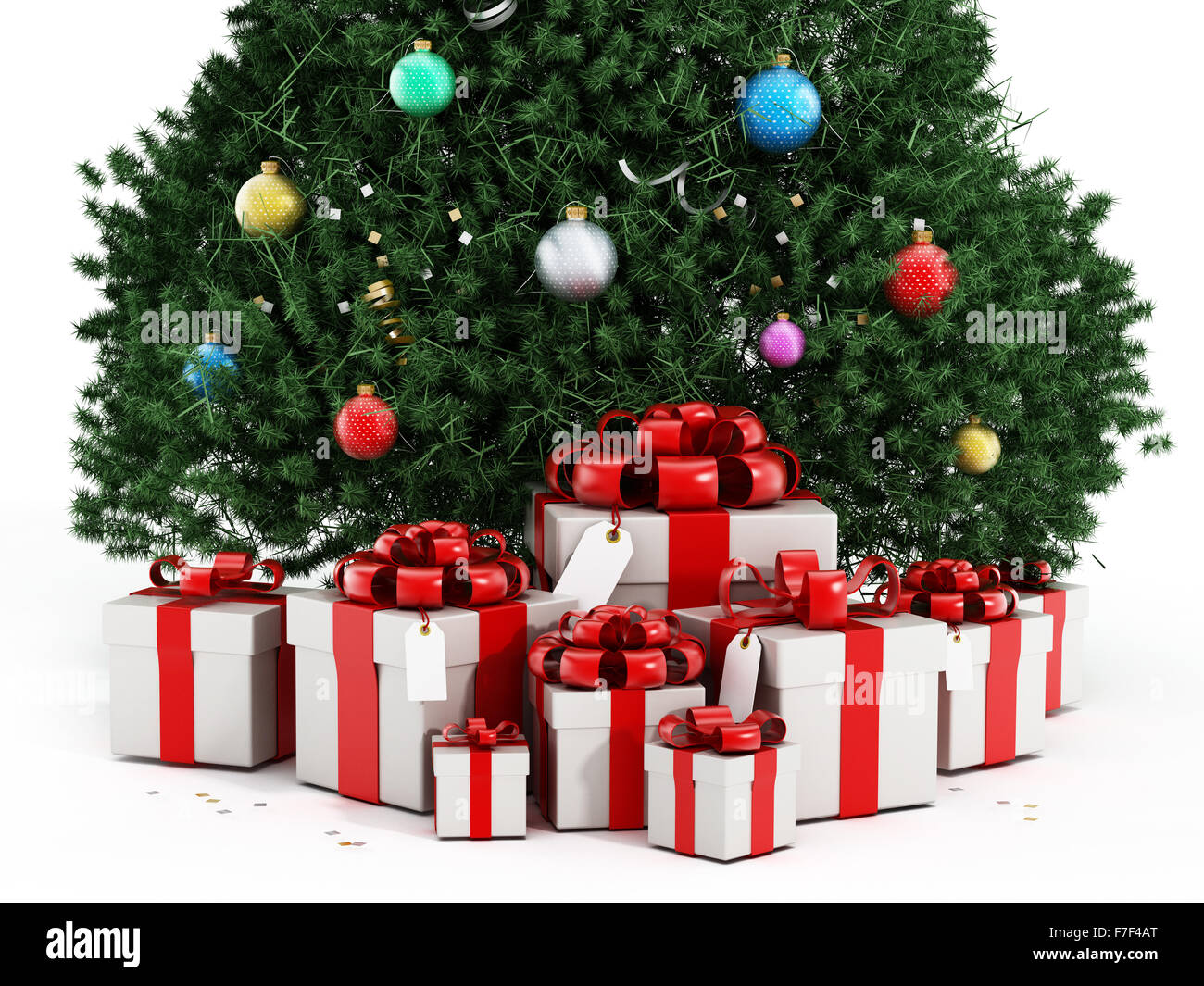 Weihnachtsbaum und Giftboxes isoliert auf weißem Hintergrund. Stockfoto