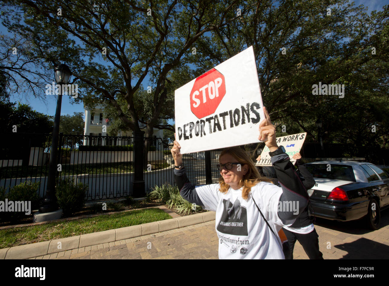 Hunderte von Demonstranten einwanderungsfreundliche kommen an der Texas Capitol und Governor es Mansion in Austin, Texas Stockfoto