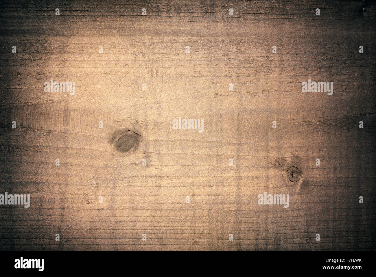 Dunkelbraun zerkratzt Holzbrett. Holzstruktur Stockfoto