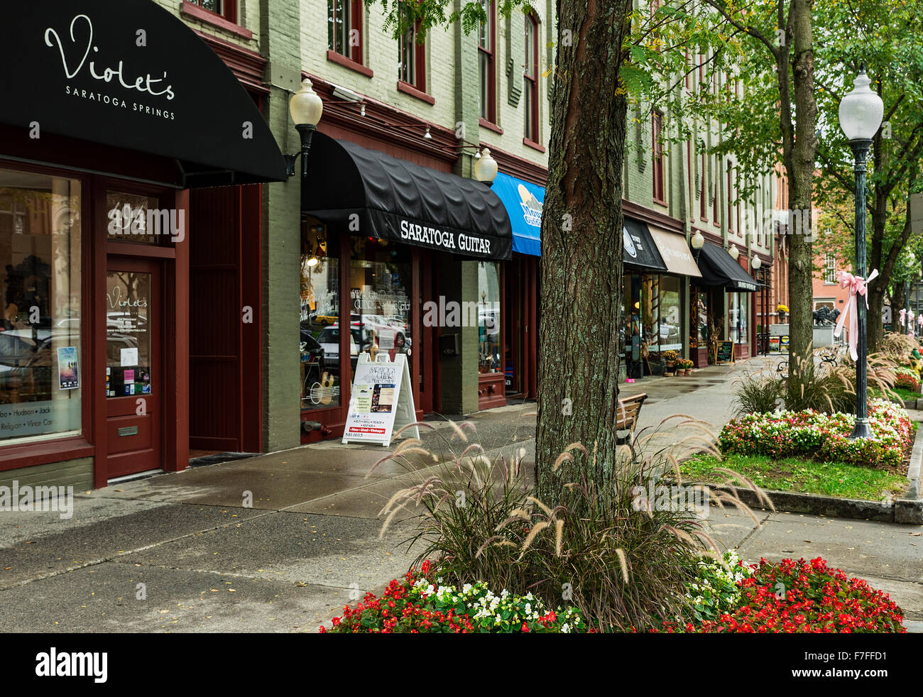 Geschäfte der Innenstadt, Saratoga Springs, New York, USA Stockfoto
