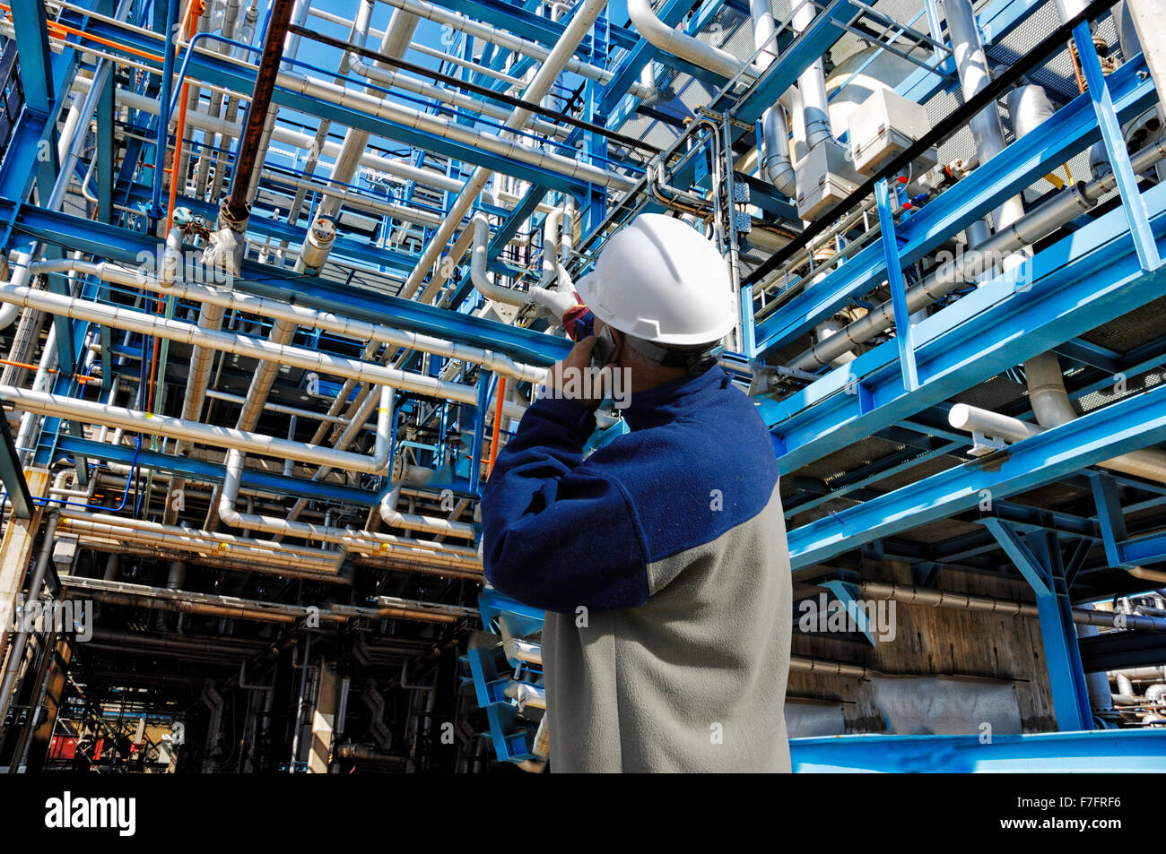Öl und Gas Arbeiter innen riesige Pipeline-Bau Stockfoto
