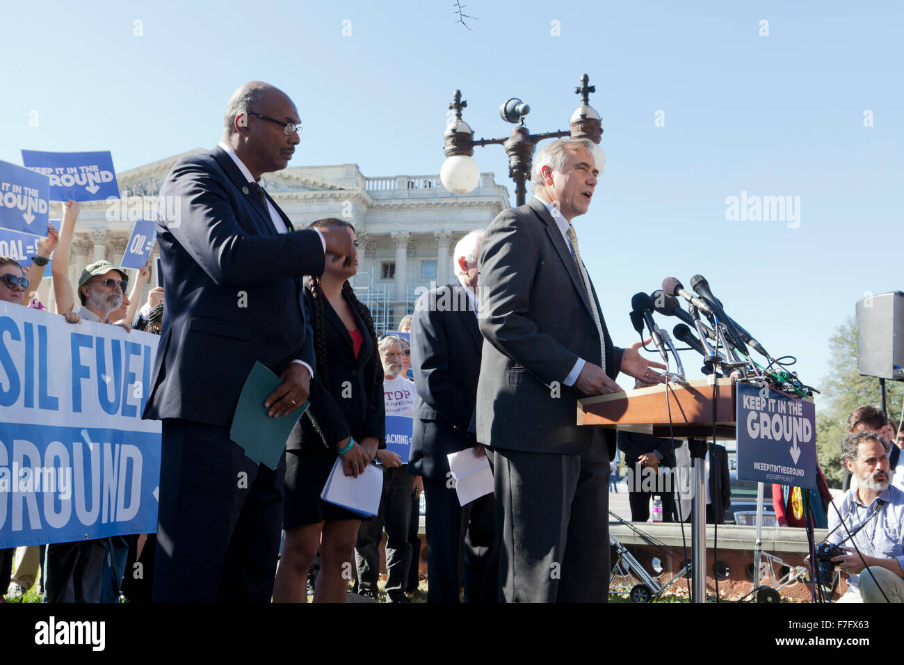 US-Senator Jeff Merkley anlässlich "Halten Sie es In The Ground" Rallye - Washington, DC USA Stockfoto