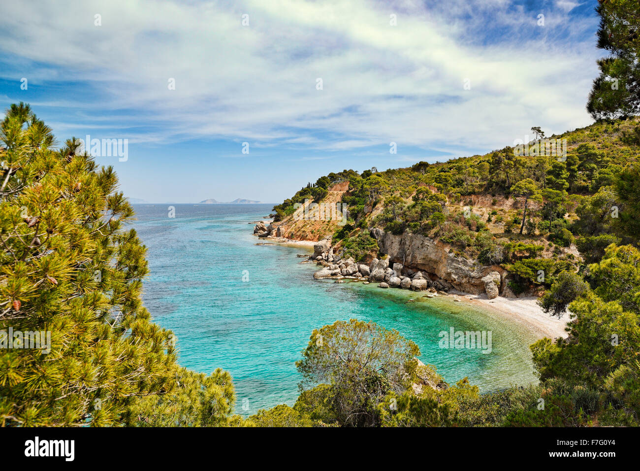 Ein kleiner Strand an der Nordseite der Insel Spetses, Griechenland Stockfoto