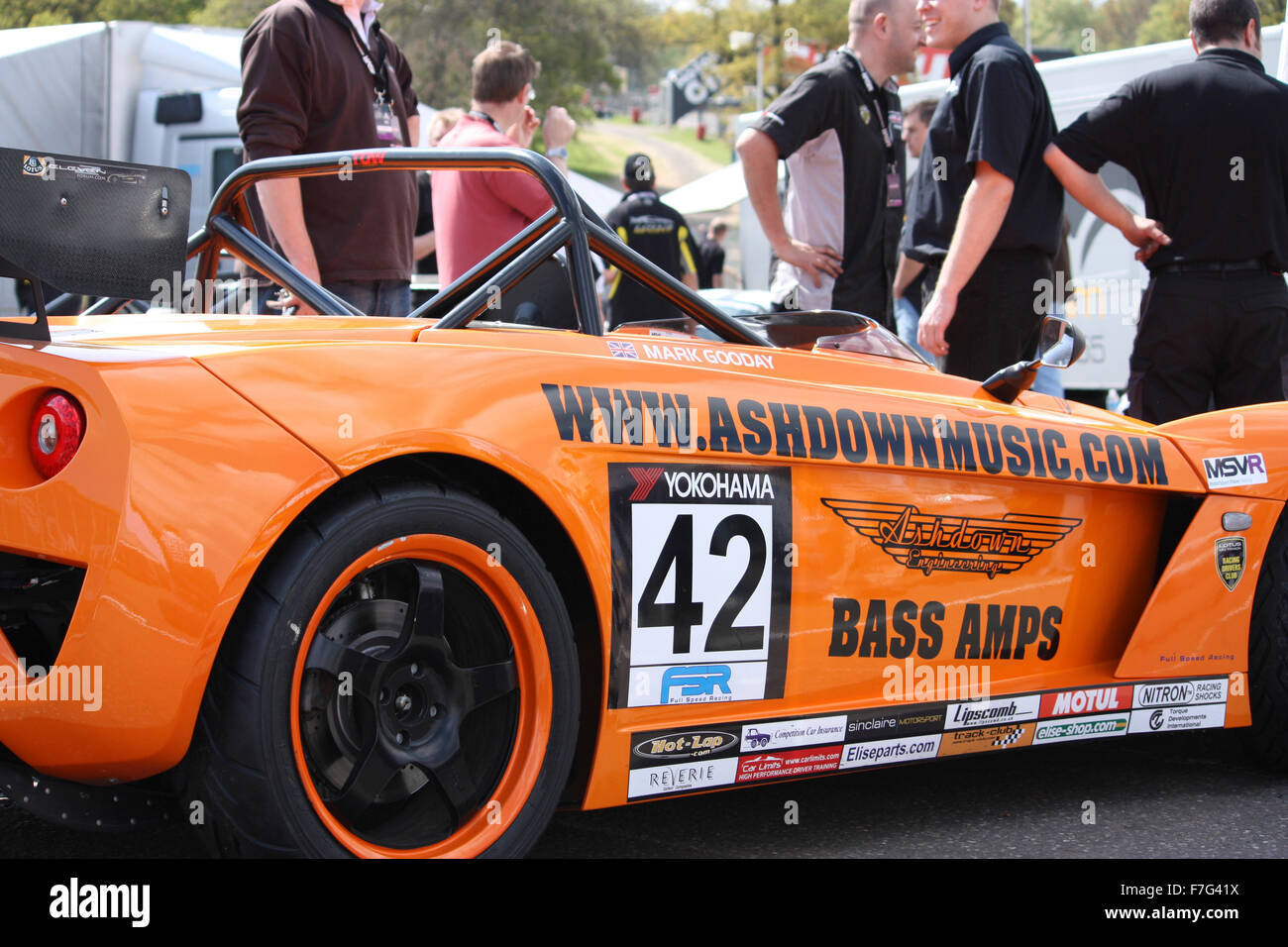 Rennwagen in Brands hatch Stockfoto