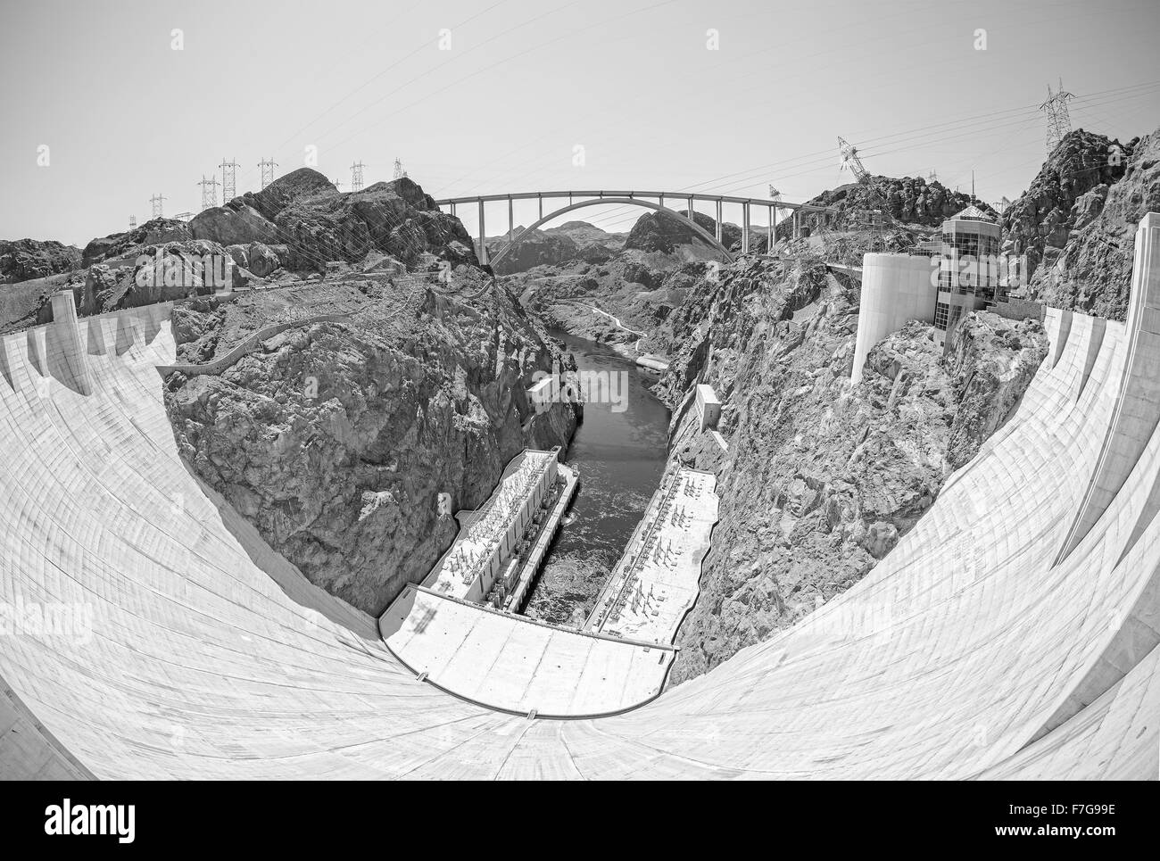 Monochromatische fisheye-Objektiv Bild der Hoover Dam, USA. Stockfoto