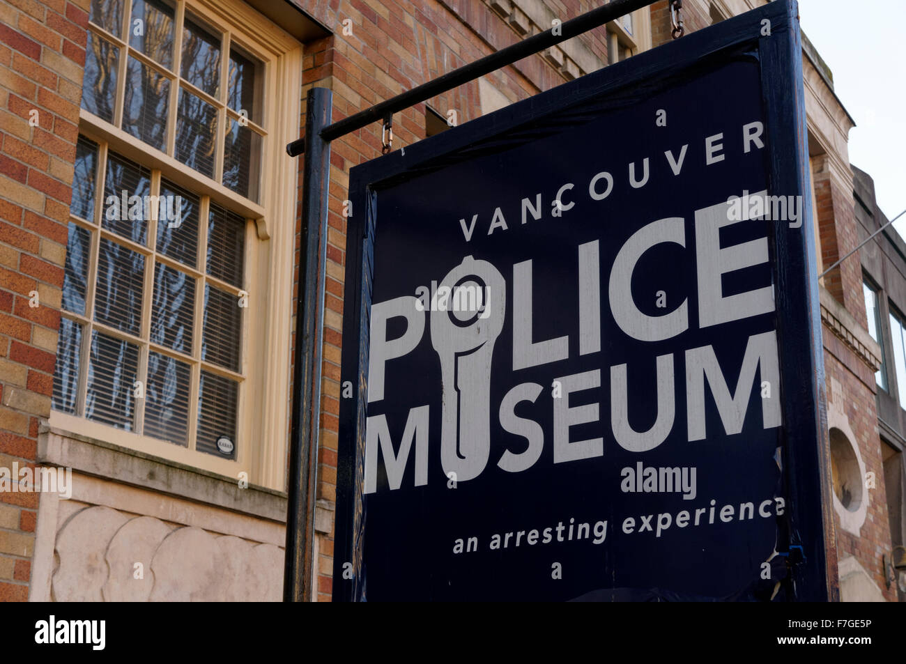 Zeichen außen an der Vancouver Polizei Museum, Untersuchungsrichter, Gerichtsgebäude, Vancouver, BC, Kanada Stockfoto