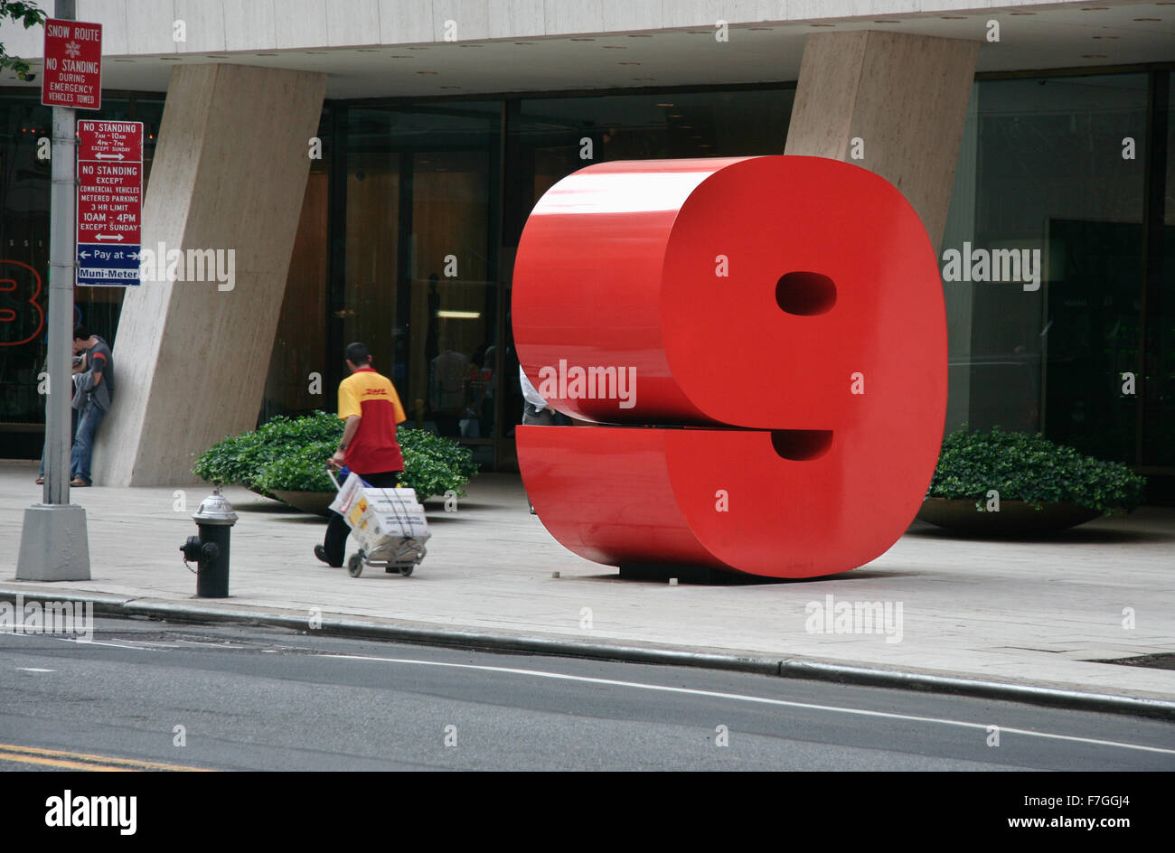 Big Nine Nummer in der Nine West 57th Street in Manhattan. Am 24. Juni 2008, NY, USA. Skulptur entworfen von Ivan Chermayeff Stockfoto