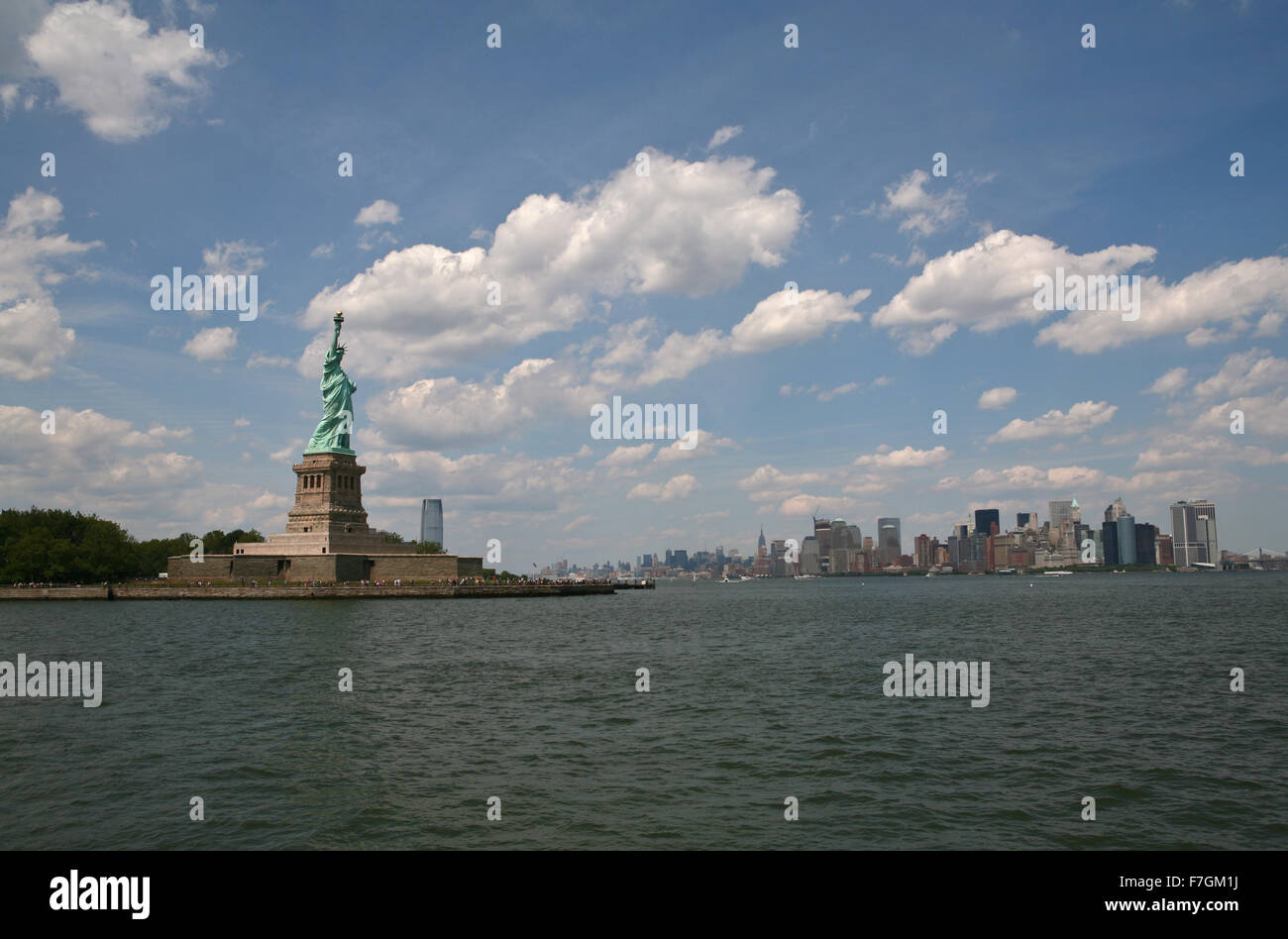Die Freiheitsstatue und Manhattan Skyline, New York City. USA. Stockfoto