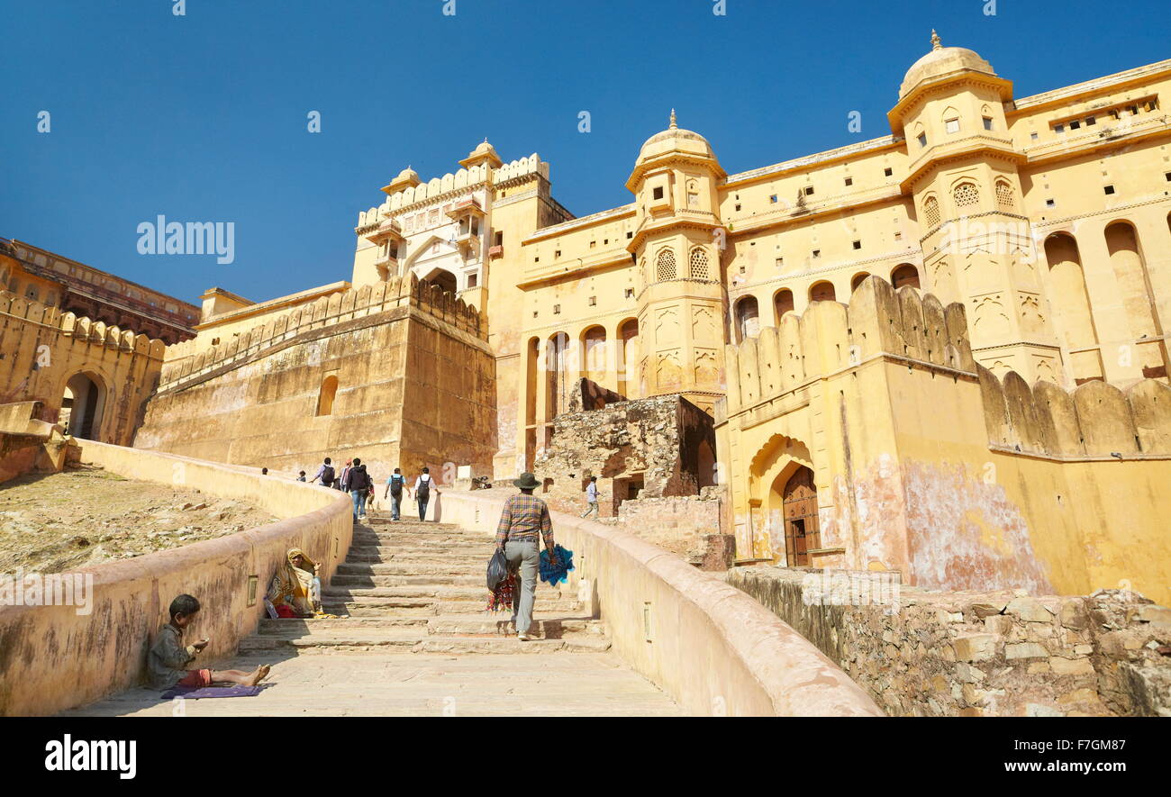 Die Haupttreppe bis zu Amber Fort Amber Palast, Amer 11 km in der Nähe von Jaipur, Rajasthan, Indien Stockfoto