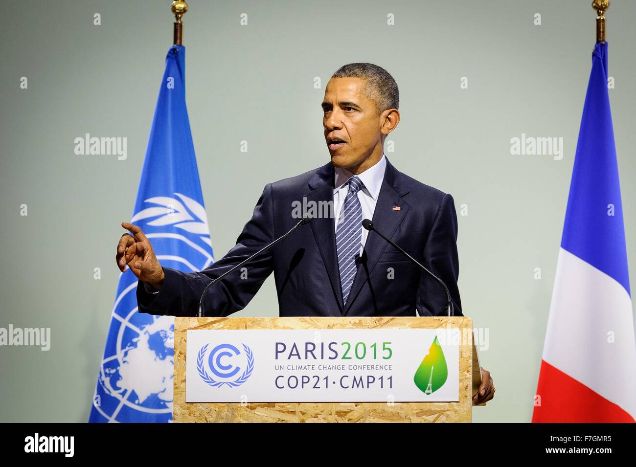 Le Bourget, Frankreich. 30. November 2015. US-Präsident Barack Obama spricht der Plenarsitzung der COP21, United Nations Climate Change Conference 30. November 2015 außerhalb von Paris in Le Bourget, Frankreich. Stockfoto