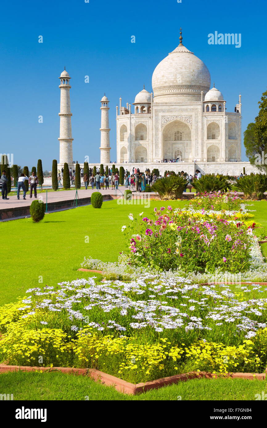 Ansicht des Taj Mahal und Mughal Gärten, Agra, Uttar Pradesh, Indien Stockfoto