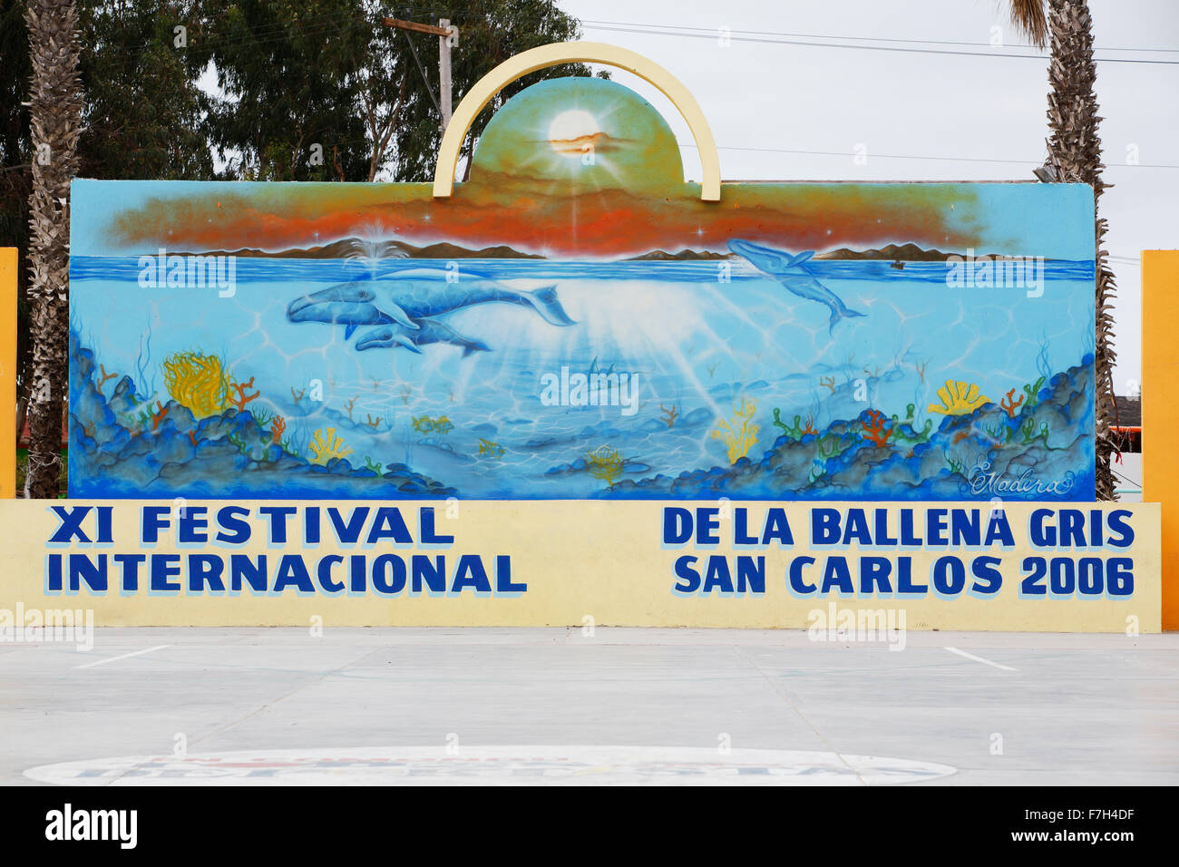 pr5432-D. Wandbild zur Erinnerung an jährlichen Grauwal-Festival. San Carlos, Baja, Mexiko. Foto Copyright © Brandon Cole Stockfoto