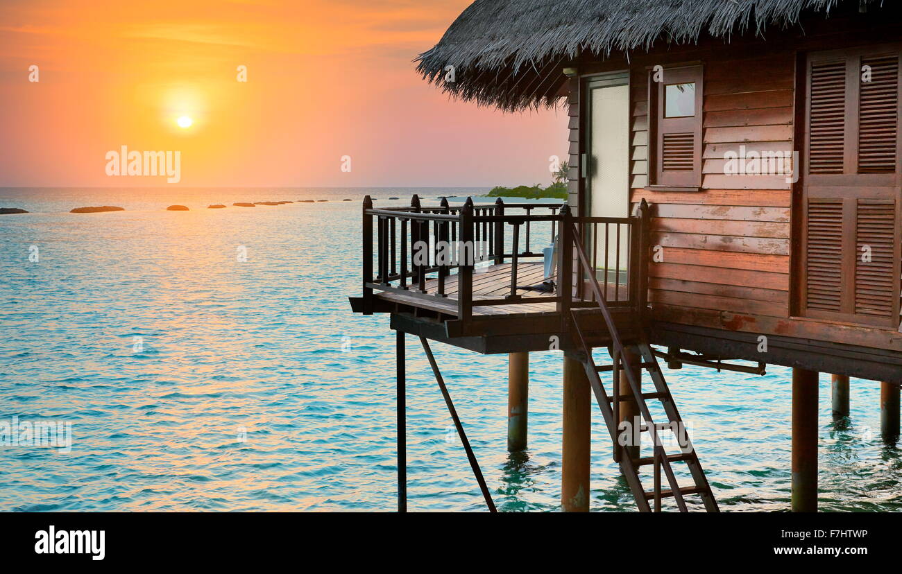 Tropischer Sonnenuntergang Landschaft am Indischen Ozean Malediven Insel Stockfoto
