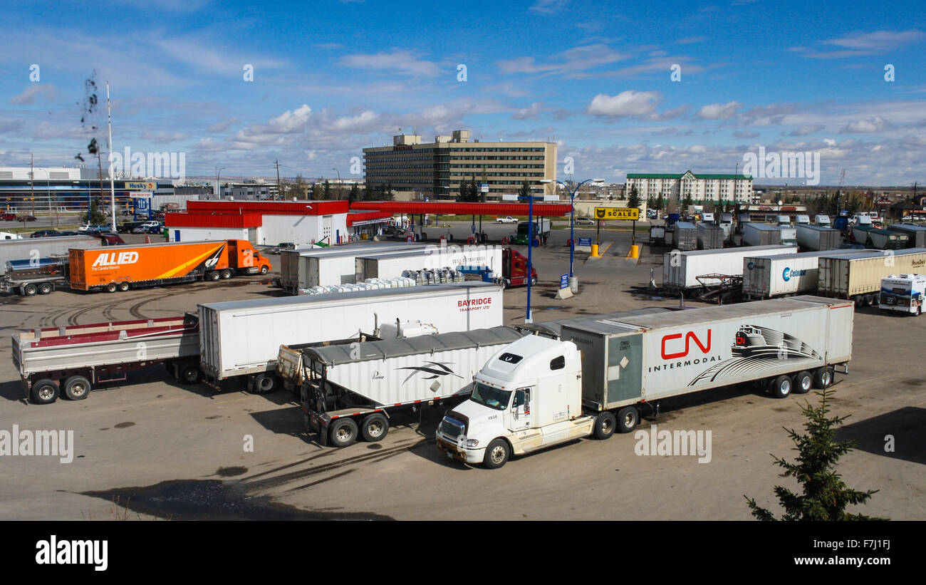 Husky Auto und Autohof 32 Avenue NE, Calgary von Comfort Inn and Suites in der Nähe des Flughafens. Stockfoto