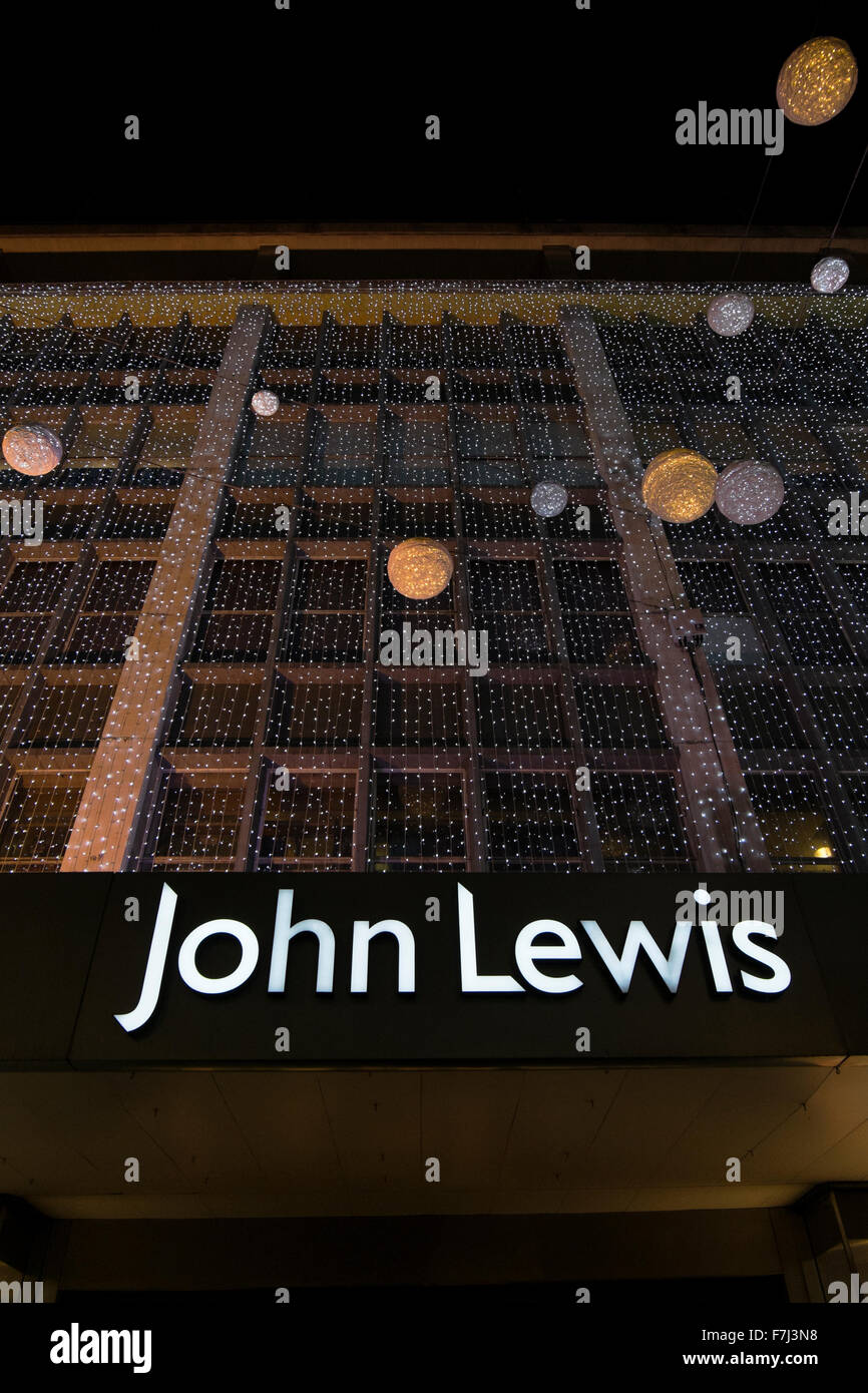 Der Weihnachtsschmuck am John Lewis Department Store in der Oxford Street, London, England, Großbritannien Stockfoto