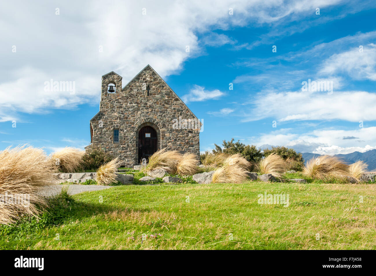 Windiger Tag in der Kirche des guten Hirten, Lake Tekapo, Neuseeland Stockfoto