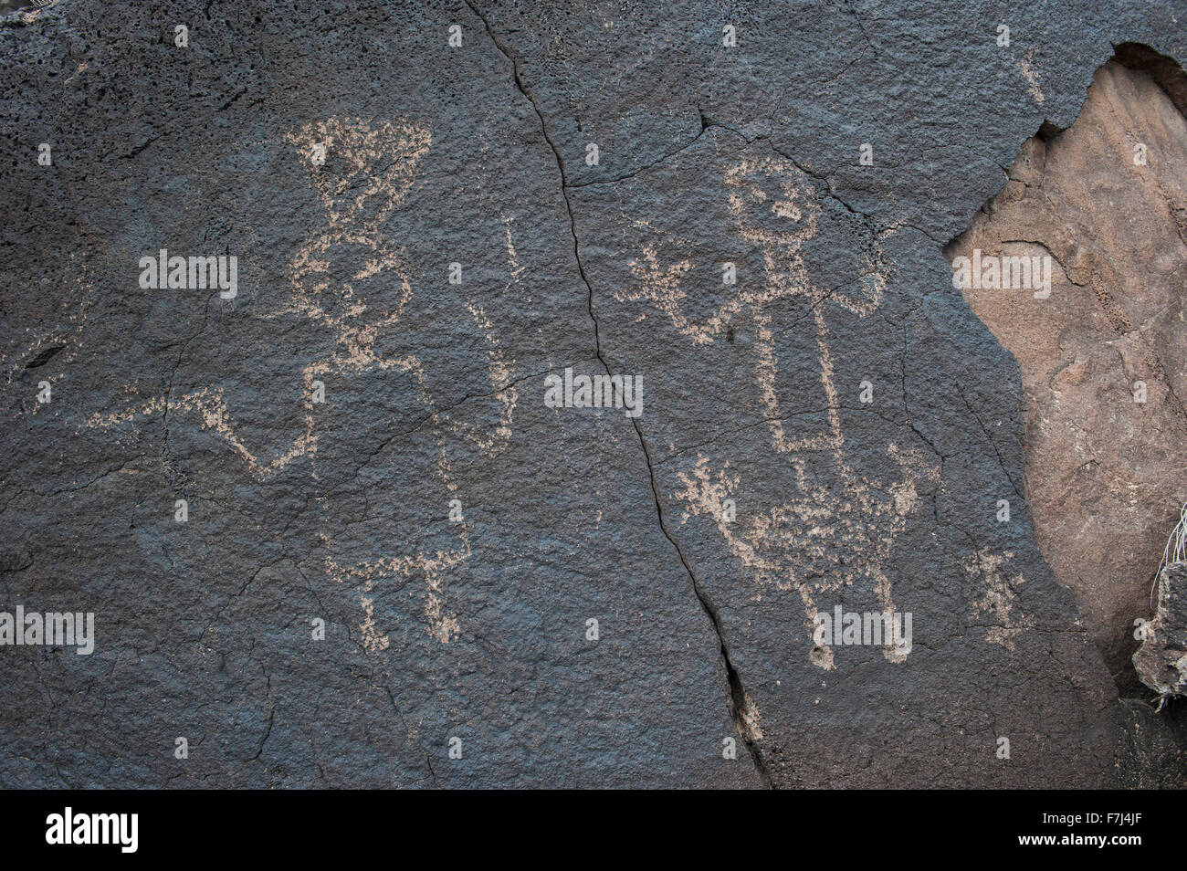 Menschlichen Bildnisse geschnitzt in Rock, Petroglyph National Monument, Albuquerque, New Mexico, USA Stockfoto
