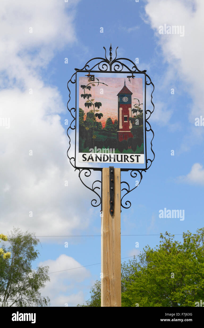 Sandhurst Ortsschild, Kent, England, Großbritannien Stockfoto