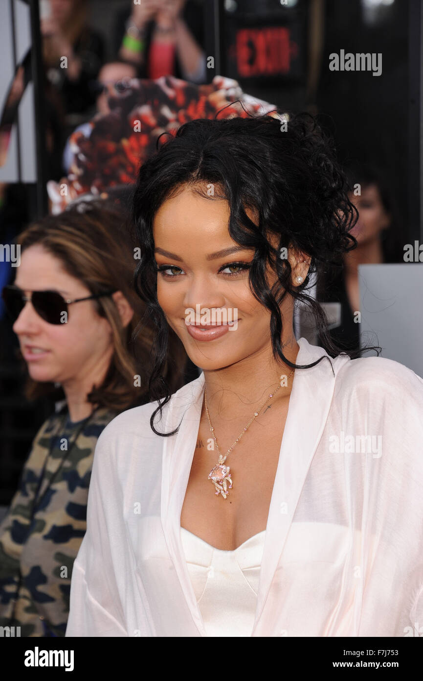 Los Angeles, Kalifornien, USA. 13. April 2014. Barbados-Sängerin Rihanna kommt für die 2014 MTV Movie Awards im Nokia Theatre in Los Angeles, Kalifornien, USA, 13. April 2014. Foto: Hubert Boesl/Dpa - News WIRE SERVICE/Dpa/Alamy Live Stockfoto