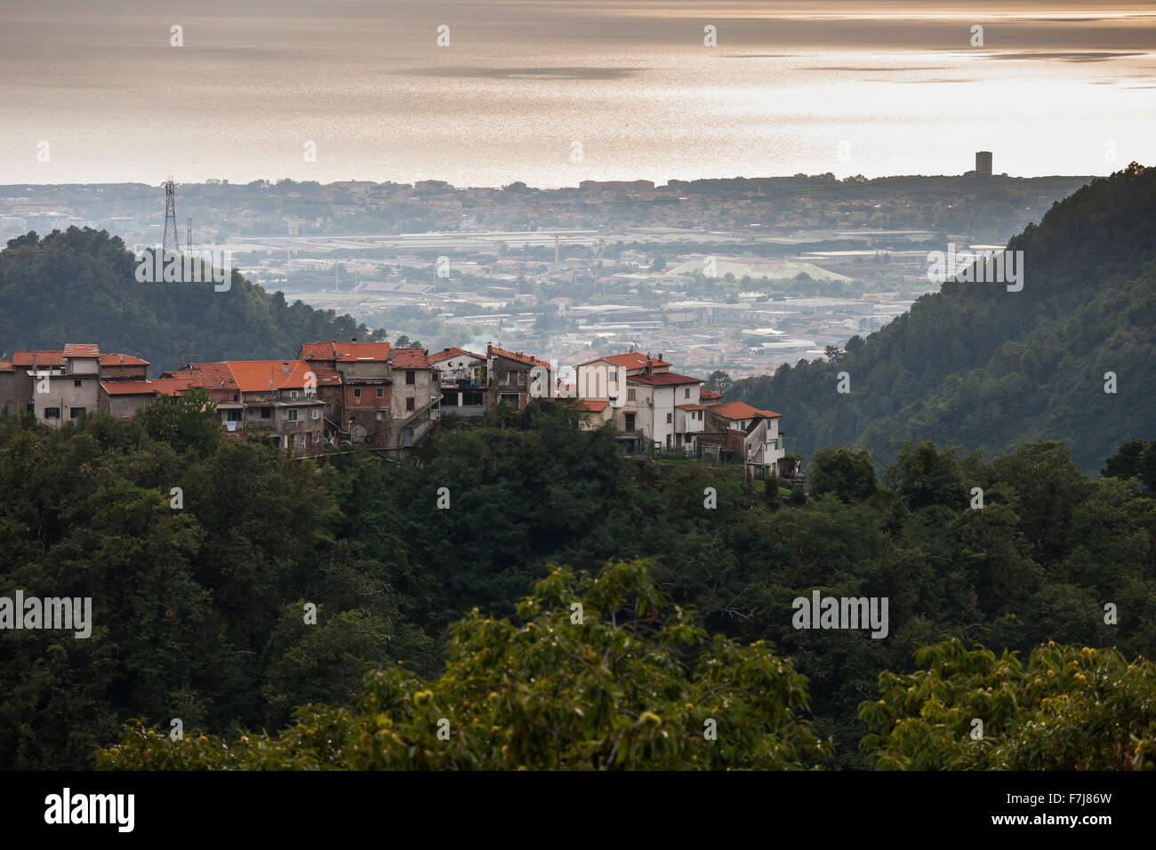 Altagnana Dorf nach La Spezia und das ligurische Meer, Italien Stockfoto