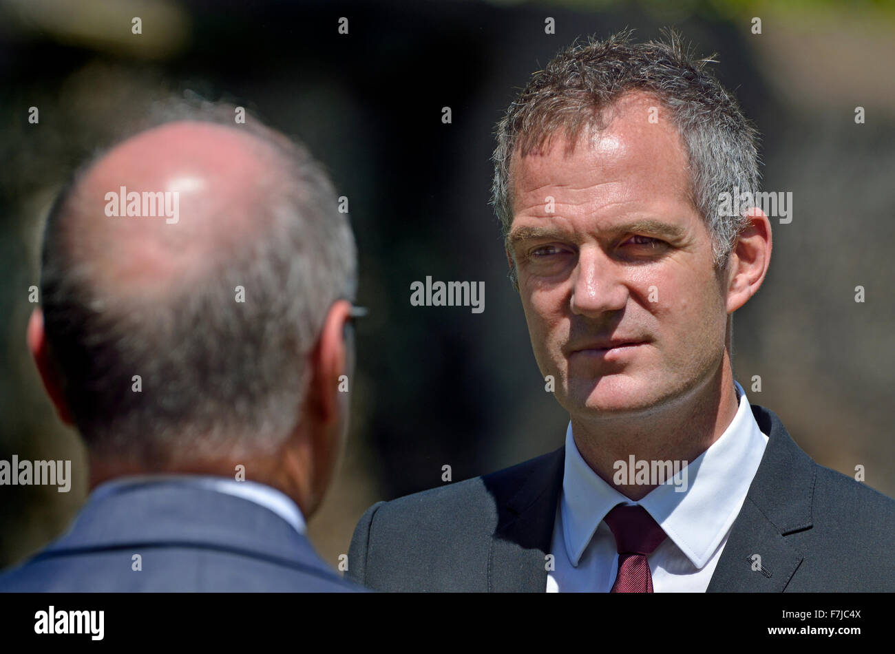 Peter Kyle MP (Labour: Hove) interviewt am College Green, Westminster Stockfoto