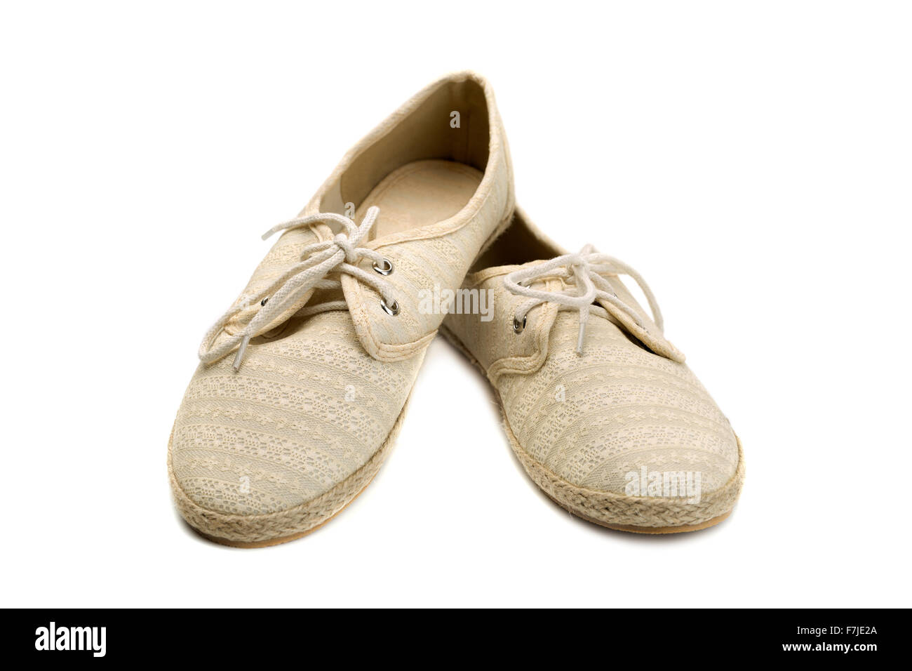 Grau Spitze Schuhe über weiße isoliert nach vorne Grau Spitze Schuhe über weiße isoliert nach vorne