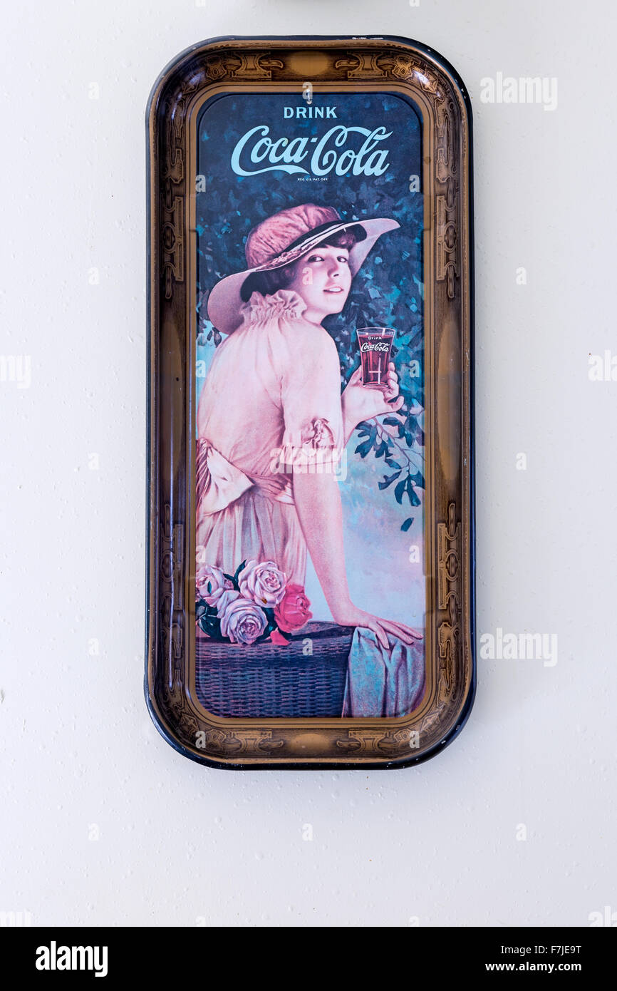 Vintage Coca Cola Tablett auf Wand, Oregon USA Stockfotografie - Alamy