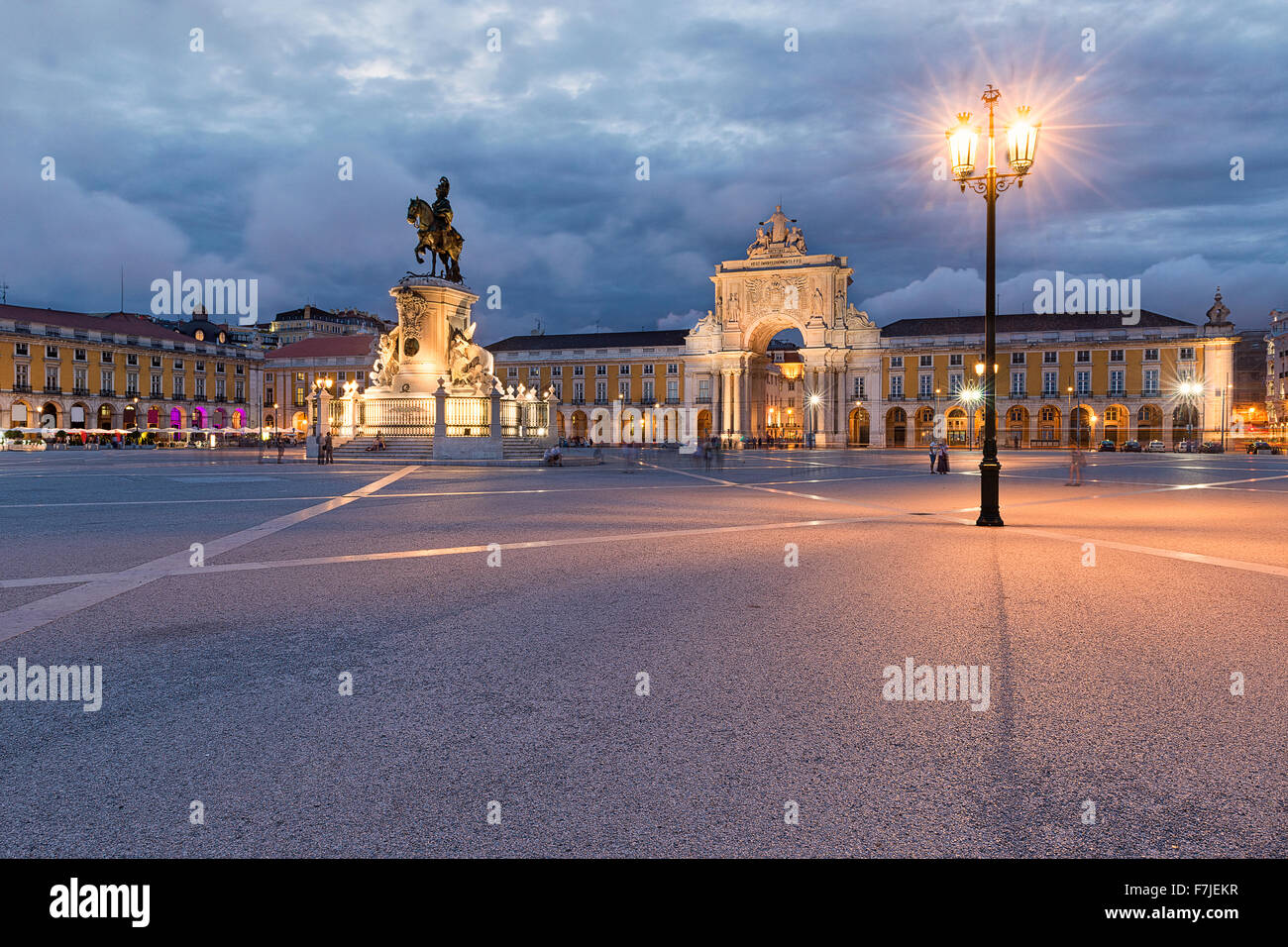 Blick auf der Praça Do Comercio in Lissabon, Portugal, in der Dämmerung Stockfoto