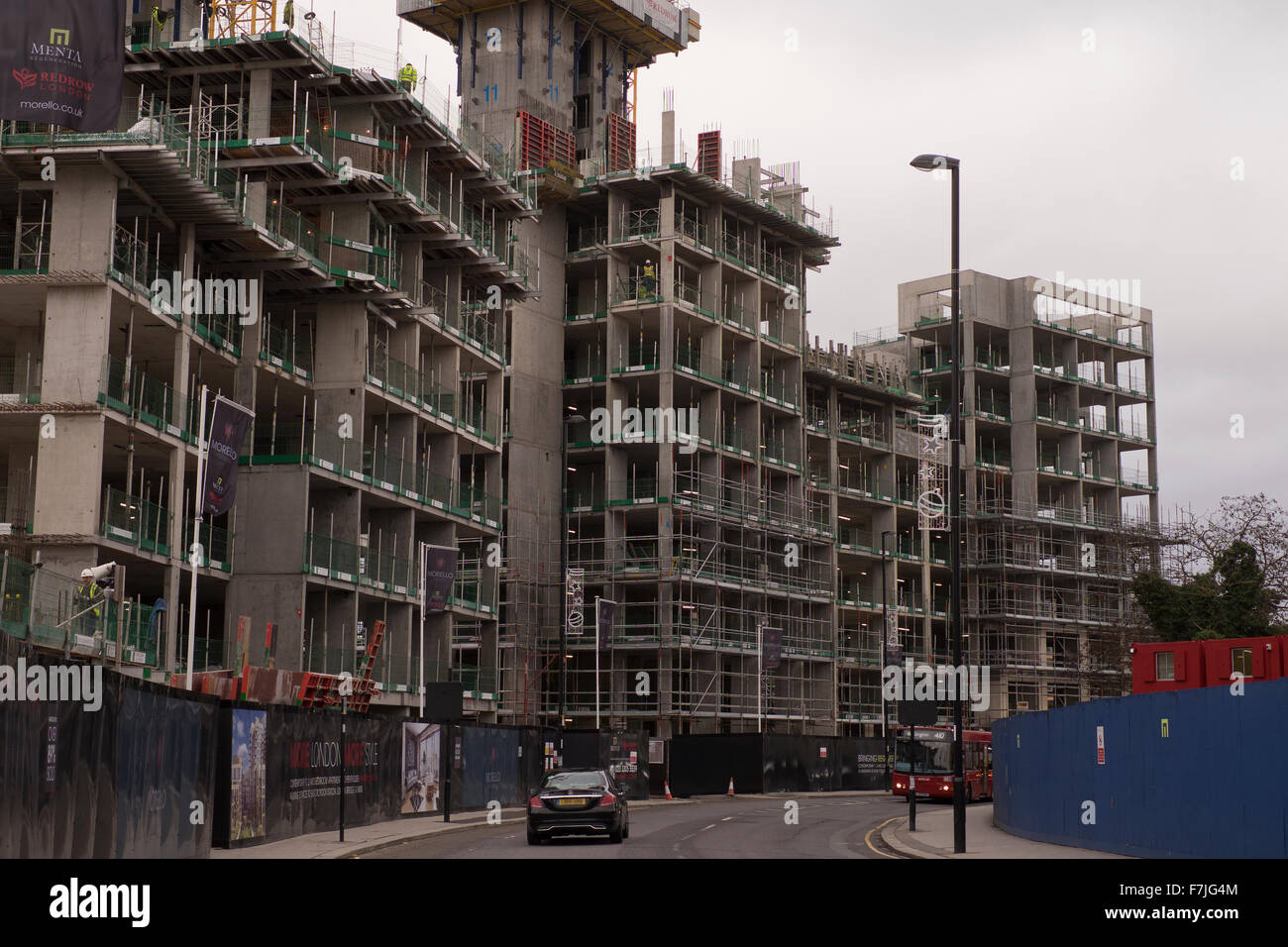 Winter-Szene von Luxus-Appartements in Süd-London Croydon im Bau Stockfoto